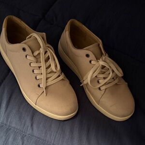 Women’s ABEO Casual Canvas Sneakers in Beige